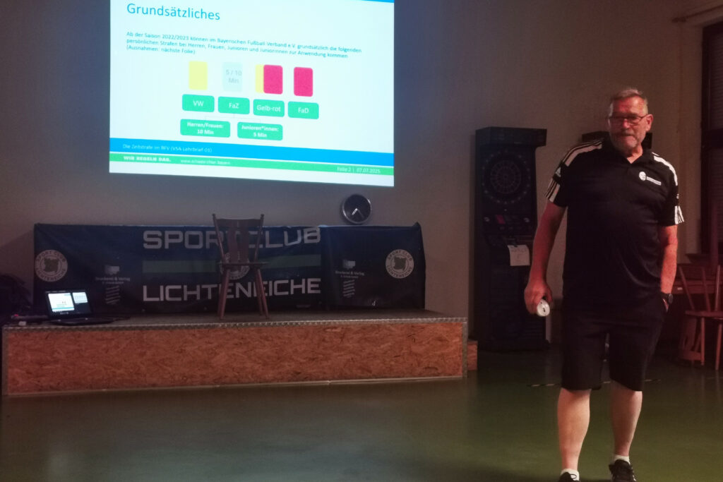 Michael Demus von der Schiedsrichtergruppe Bamberg zu Gast beim SCL.