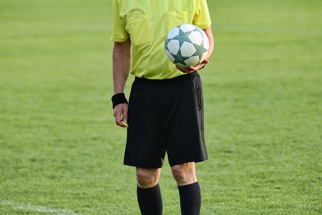 Michael Demus von der Schiedsrichtergruppe Bamberg zu Gast beim SCL.